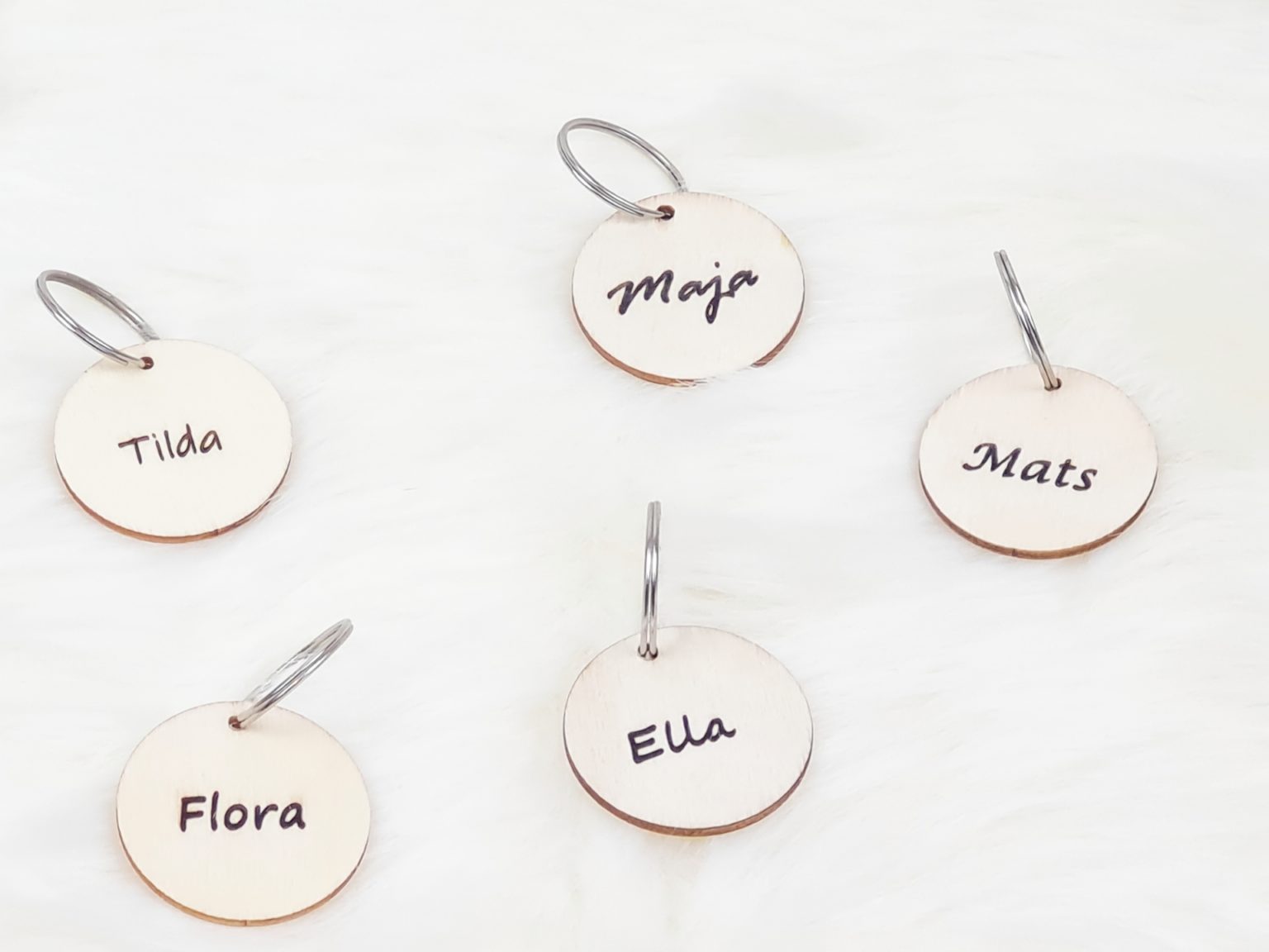 Personalisierter Schlüsselanhänger aus Holz - family36.de